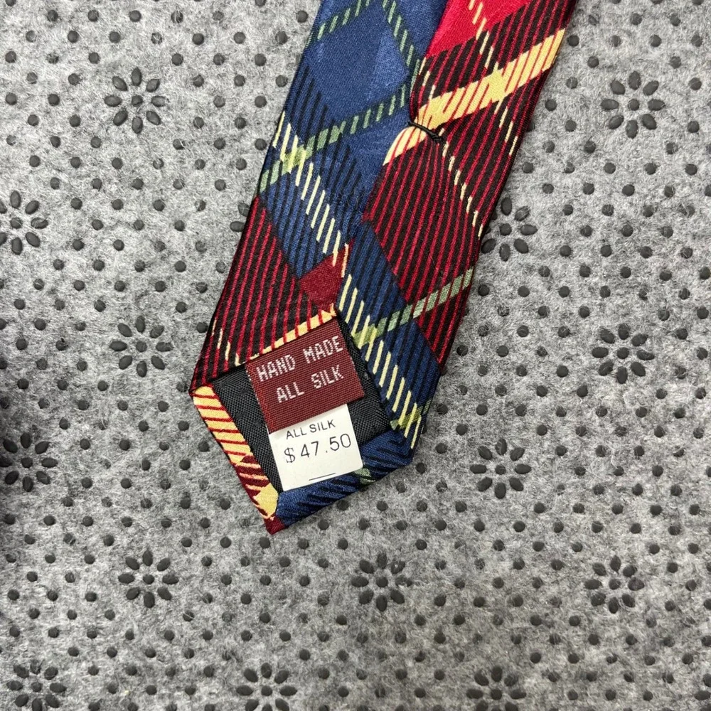Vintage NEW Museum Artifacts Mens Silk Tie Golf Scenes Plaid Burgundy Navy Blue